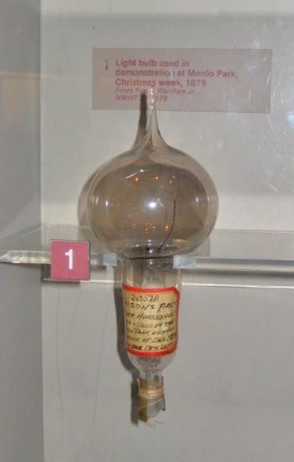 図3 1879年にメンロパークでのデモンストレーションで使われた電球
（ウィキペディアより）